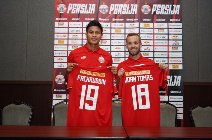 Dua pemain Persija Jakarta , Fachruddin Aryanto dan Joan Tomas Campasol