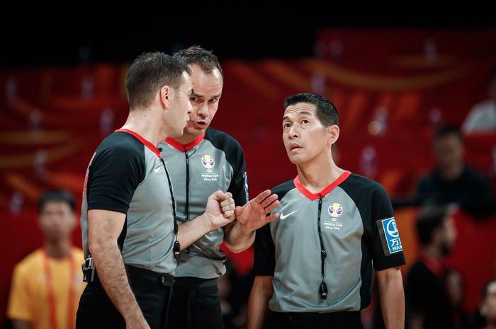 Wasit basket Indonesia yang diakui dunia bola basket internasional, Harja Jaladri, Minggu (1/9/2019) dipercaya memimpin laga Pantai Gading vs Cina pada FIBA World Cup 2019 di Cina.