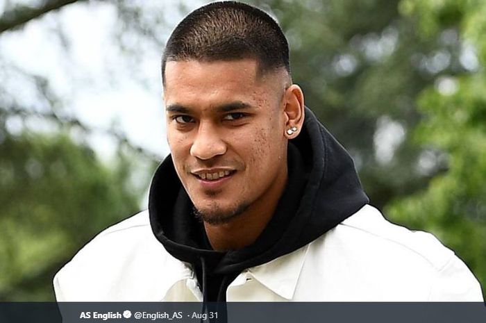 Kiper Real Madrid pinjaman dari Paris Saint-Germain (PSG), Alphonse Areola. 