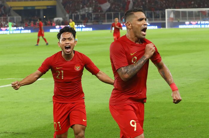 Pemain Timnas Indonesia Alberto Goncalves meluapkan kegembiraan usai mencetak gol ke gawang Timnas Malaysia pada ajang kualifikasi Piala Dunia Qatar 2022 di Stadion Utama Gelora Bung Karno, Jakarta, Kamis (5/9/2019). 