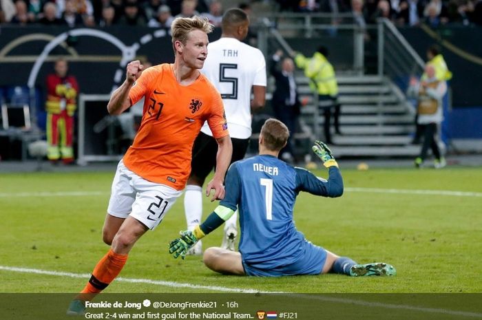 Gelandang tengah Barcelona, Frenkie de Jong, mampu mencetak gol perdananya ke gawang Manuel Neuer ketika membela Belanda dalam kemenangan 4-2 atas Jerman pada Kualifikasi Piala Eropa 2020, Sabtu (7/9/2019).