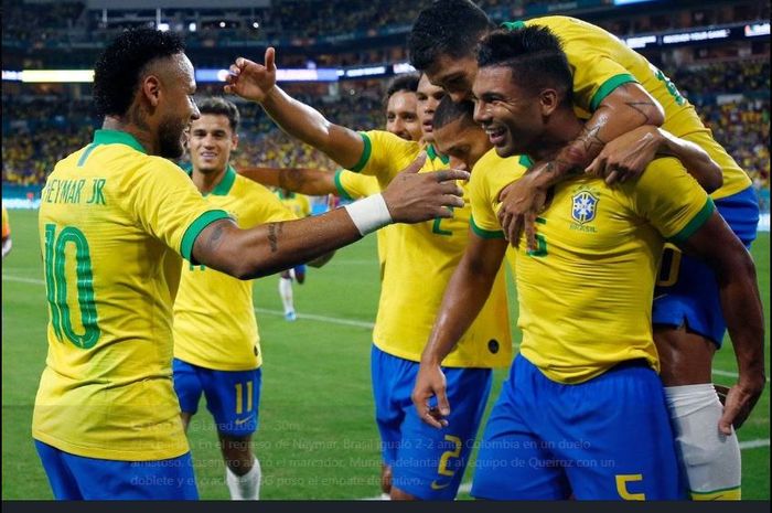 Para pemain timnas Brasil merayakan gol ke gawang Kolombia, 6 September 2019.