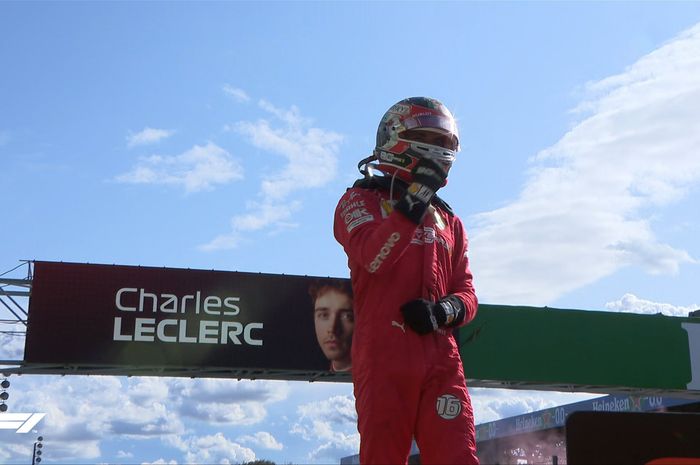 Pembalap Ferrari, Charles Leclerc, bereaksi setelah memastikan diri sebagai juara Formula 1 GP Italia di Sirkuit Monza, Minggu (8/9/2019).