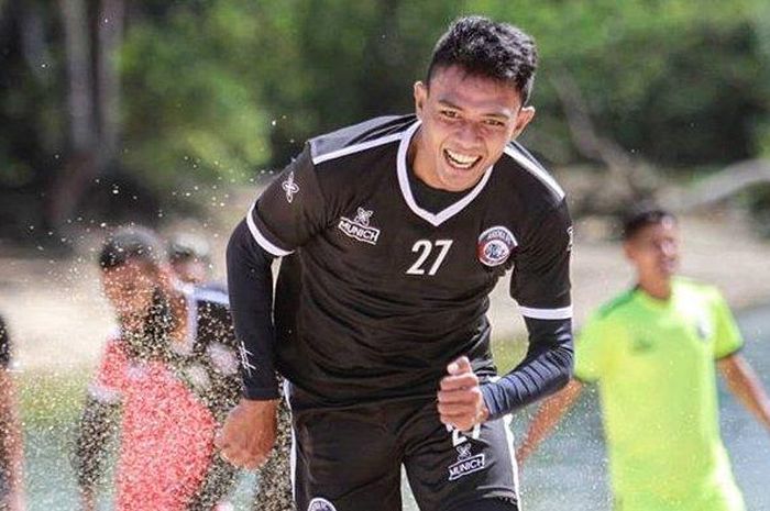 Dedik Setiawan sudah mulai berlatih bersama skuad Arema FC  di Pantai Balekambang, Jawa Timur pada Sabtu (7/9/2019).
