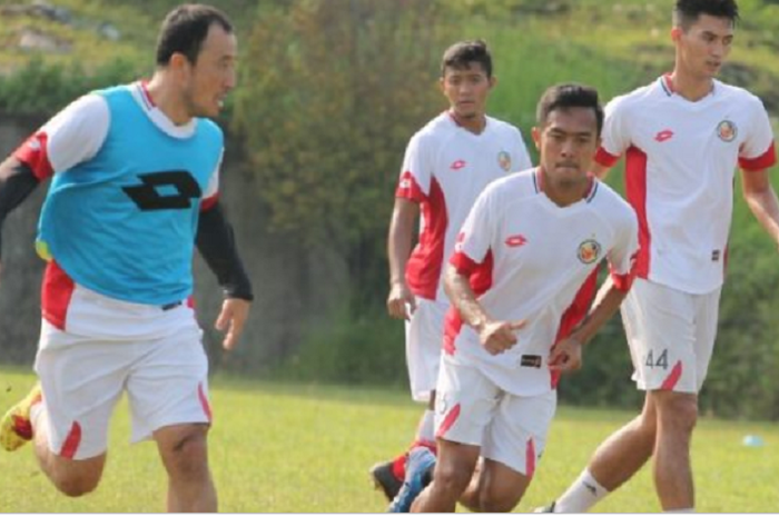 Gelandang bertahan Semen Padang, Yuu Hyun-koo, bertekad dapat segera pensiun bersama timnya.