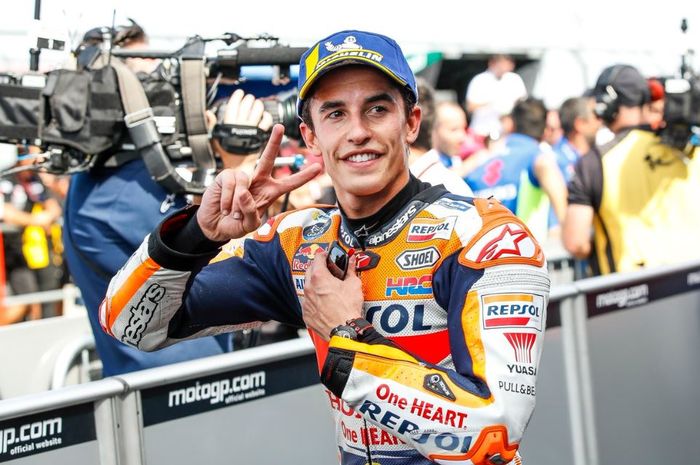 Selebrasi pembalap Repsol Honda, Marc Marquez usai memenangi MotoGP San Marino 2019, Minggu (15/9/2019)