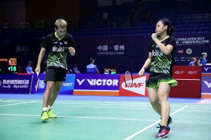 Pasangan ganda campuran Indonesia, Rinov Rivaldy/Pitha Haningtyas Mentari, pada laga babak pertama China Open 2019 di Changzou, China, Selasa (17/9/2019).