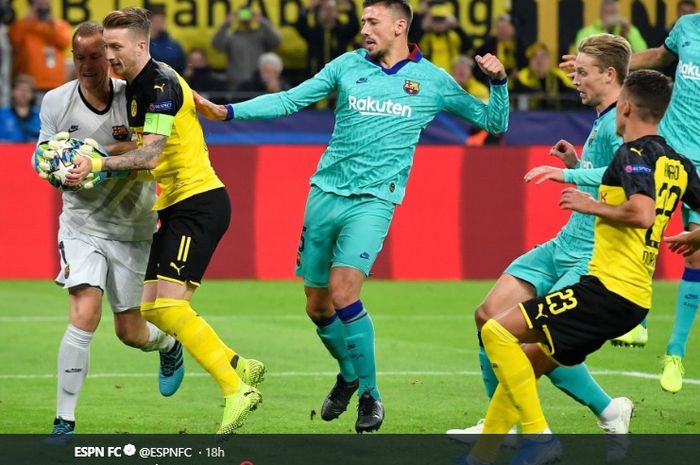 Momen kiper Barcelona, Marc-Andre Ter Stegen, menangkap bola hasil tepisan tendangan penalti pemain Borussia Dortmund, Marco Reus, pada pertandingan pembuka grup F Liga Champions, Selasa (17/9/2019) atau Rabu dini hari WIB.