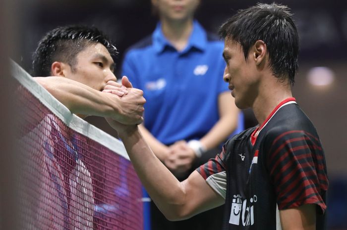 Shesar Hiren Rhustavito (kanan) selepas laga melawan Chou Tien Chen (Kiri) pada babak perempat final Korea Open 2019, Jumat (27/9/2019)