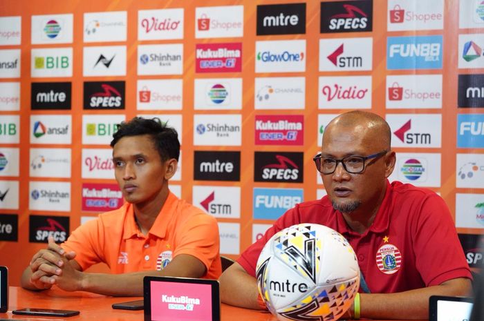 Pemain dan caretaker pelatih Persija Jakarta, Dany Saputra serta Sudirman, seusai laga kontra Borneo FC, Jumat (27/9/2019).