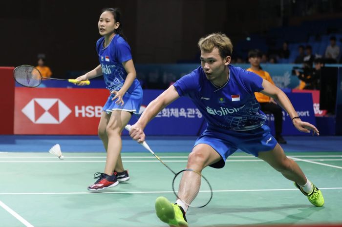 Pasangan ganda campuran Indonesia, Rinov Rivaldy/Pitha Haningtyas Mentari, saat tampil pada semifinal Korea Open 2019, Sabtu (28/9/2019) di Incheon, Korea Selatan.