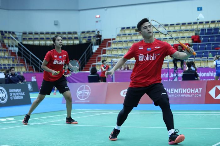 Ganda campuran Indonesia, Dwiki Rafian Restu/Metya Inayah Cindiani, kala bertanding pada hari pertama World Junior Championships 2019 di Kazan, Rusia, Senin (30/9/2019)