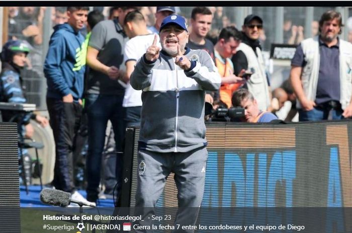 Diego Maradona saat membesut Gimnasia y Esgrima La Plata.