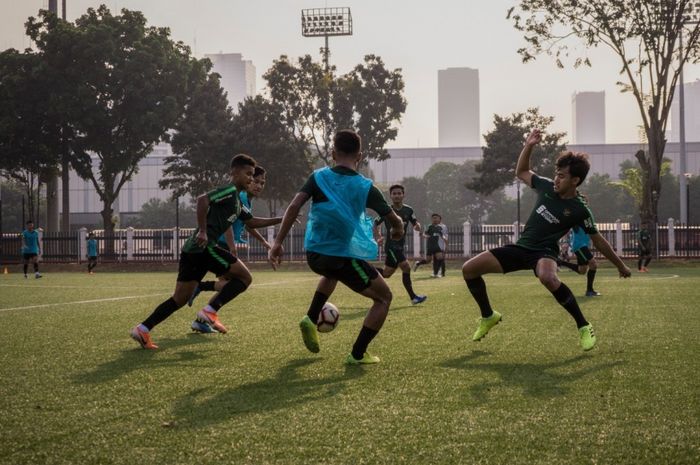 Latihan timnas U-23 Indonesia di Lapangan C, Gelora Bung Karno, Jakarta, Kamis (3/10/2019).