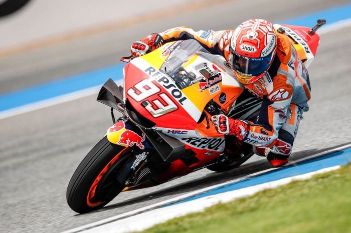 Aksi pembalap Repsol Honda, Marc Marquez pada sesi latihan bebas hari kedua MotoGP Thailand 2019, Sabtu (5/10/2019)