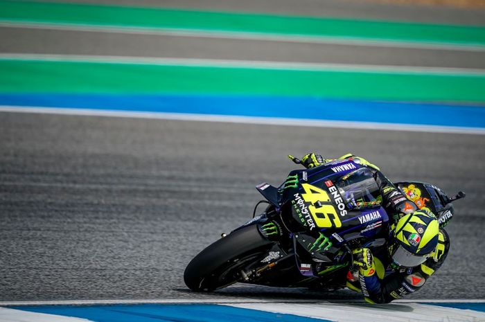 Aksi pembalap Monster Energy Yamaha, Valentino Rossi pada hari kedua MotoGP Thailand 2019, Sabtu (5/10/2019)