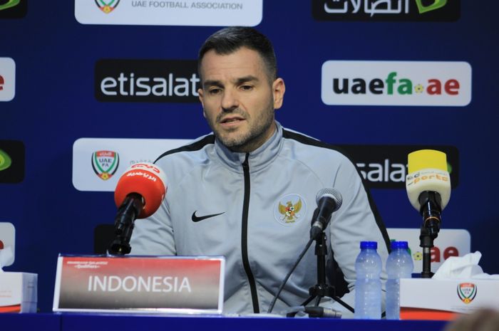 Pelatih timnas Indonesia, Simon McMenemy, dalam konferensi pers jelang laga melawan timnas UEA, Rabu (9/10/2019)