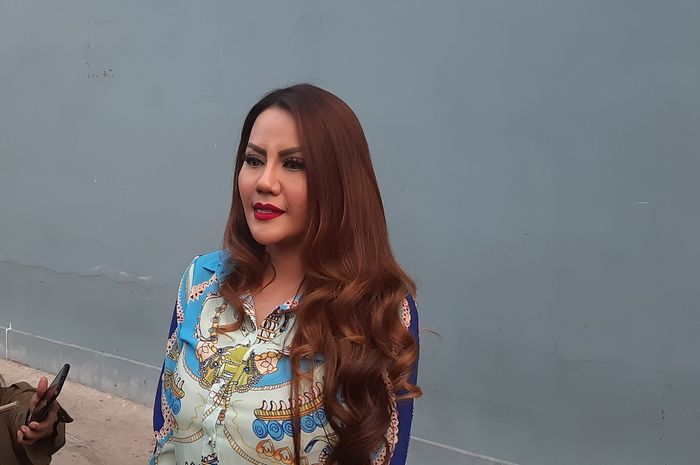 Nita Thalia saat dijumpai Grid.ID di kawasan Tendean, Jakarta Selatan. Nita Thalia akhirnya mengakui status pernikahannya dengan seorang lelaki. Nita juga mengamini kalau dia berstatus sebagai istri kedua.