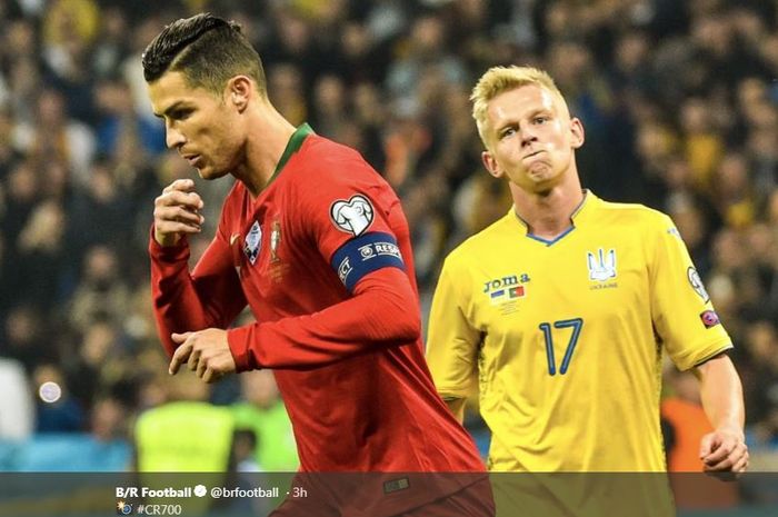 Megabintang timnas Portugal, Cristiano Ronaldo, mencetak gol ke-700 saat melawan timnas Ukraina dalam laga Grup B Kualifikasi Euro 2020 di Stadion NSK Olimpiyskyi, Senin (14/10/2019).