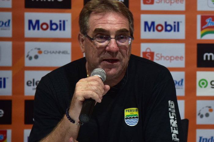 Pelatih Persib Bandung, Robert Rene Alberts.