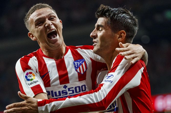 Bek kanan Atletico Madrid, Kieran Trippier, merayakan gol bersama Alvaro Morata.