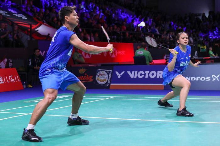 Pasangan ganda campuran Indonesia, Praveen Jordan/Melati Daeva Oktavianti, bereaksi pada perempat final Denmark Open 2019 di Odense Sportspark, Jumat (18/10/2019)