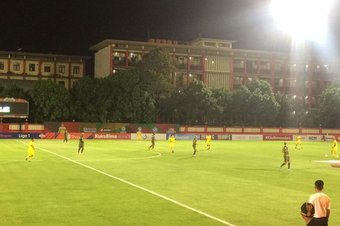 Suasana pertandingan Tira-Persikabo melawan Bhayangkara FC pada pekan ke-23 Liga 1 2019 di Stadion PTIK, Jakarta Pusat, Sabtu (19/10/2019).