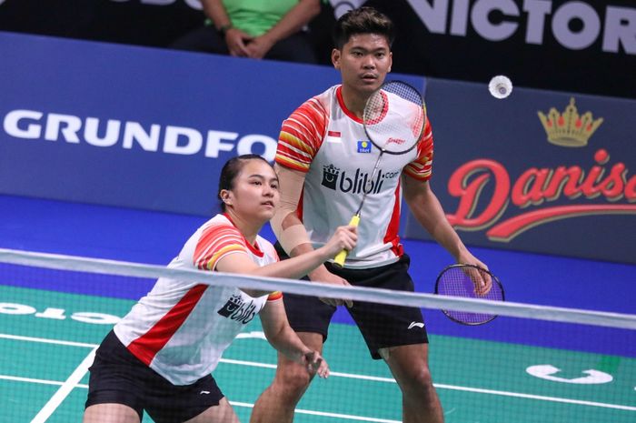 Aksi ganda campuran Indonesia, Praveen Jordan.Melati Daeva Oktavianti pada babak semifinal Denmark Open 2019, Sabtu (19/10/2019)