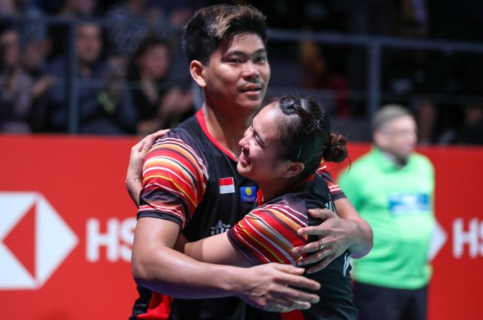 Ekspresi pasangan ganda campuran Indonesia, Praveen Jordan/Melati Daeva Oktavianti, setelah menjuarai Denmark Open 2019 di Odense Sportspark, Odense, Denmark, Minggu (20/10/2019).