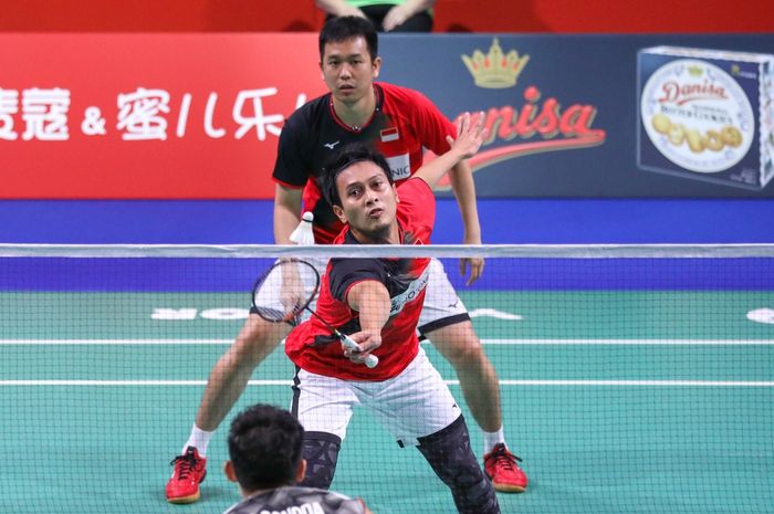 Ganda putra Indonesia, Mohammad Ahsan/Hendra Setiawan, tampil pada babak semifinal Denmark Open 2019 di Odense Sportspark, Odense, Denmark, Sabtu (19/10/2019).