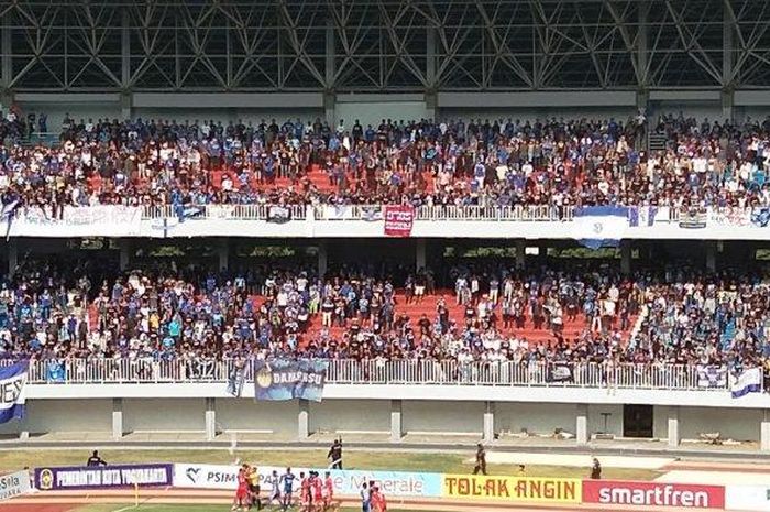 Suasana Stadion Mandala Krida saat PSIM Yogyakarta menjamu Persis Solo pada pekan terakhir Grup Timur Liga 2 2019, Senin (21/10/2019).