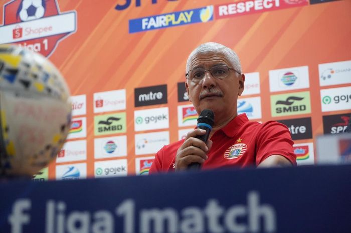 Pelatih Persija Jakarta, Edson Tavarez, dalam konferensi pers jelang laga melawan PSS Sleman di pekan ke-24 Liga 1 2019, Rabu (23/10/2019).