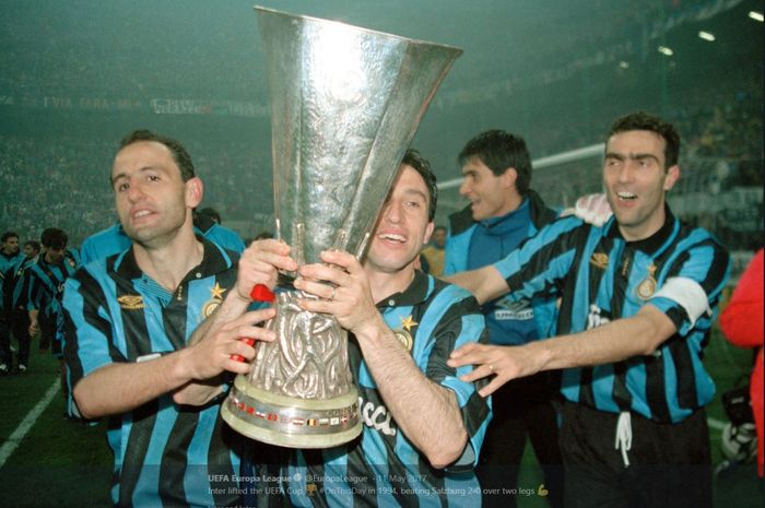 Inter Milan menjuarai Piala UEFA 1993-1994.