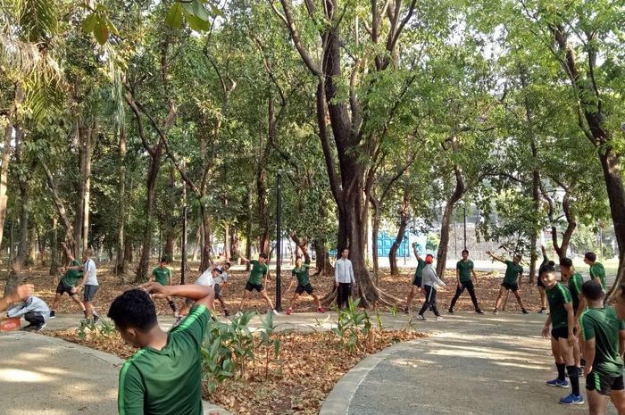 Timnas U-23 Indonesia melakukan sesi latihan fisik di Bukit Senayan, Jakarta Pusat, Rabu (23/10/2019)