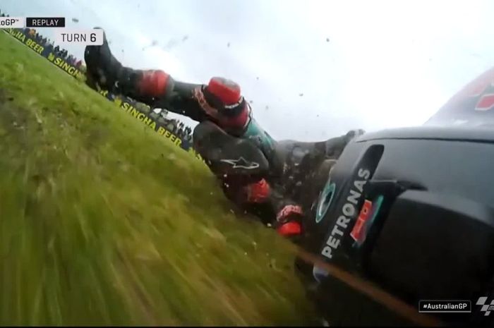 Crash yang dialami pembalap Petronas Yamaha SRT, Fabio Quartararo, di FP1 MotoGP Australia 2019, Jumat (25/10/2019).