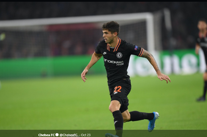 Christian Pulisic sedang menggiring bola dalam pertandingan Ajax melawan Chelsea di Liga Champions, Rabu (23/10/2019) kemarin