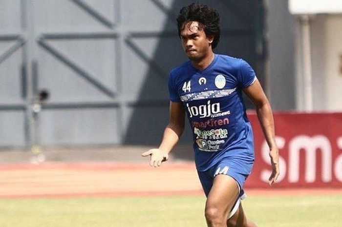 Pemain PSIM Yogyakarta, Achmad Hisyam Tolle, saat membela PSIM Yogyakarta di Liga 2 2019