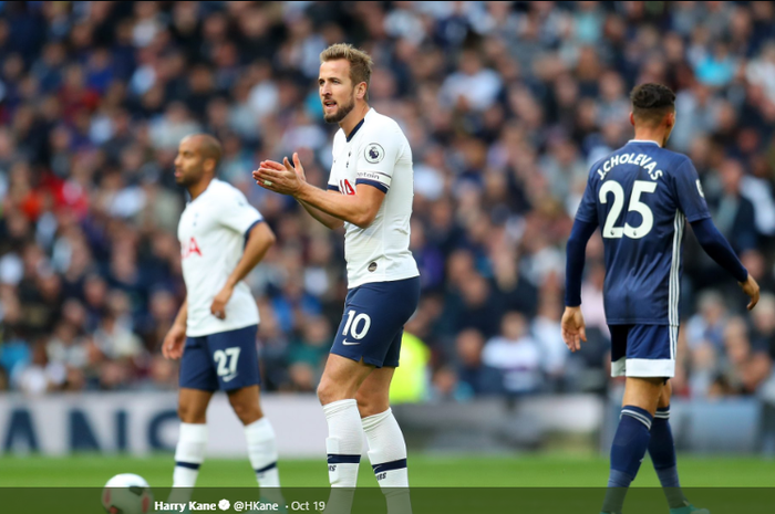 Kapten Tottenham Hotspur, Harry Kane, sedang menyemangati rekan-rekannya dalam laga Liga Inggris melawan Watford (19/10/2019).