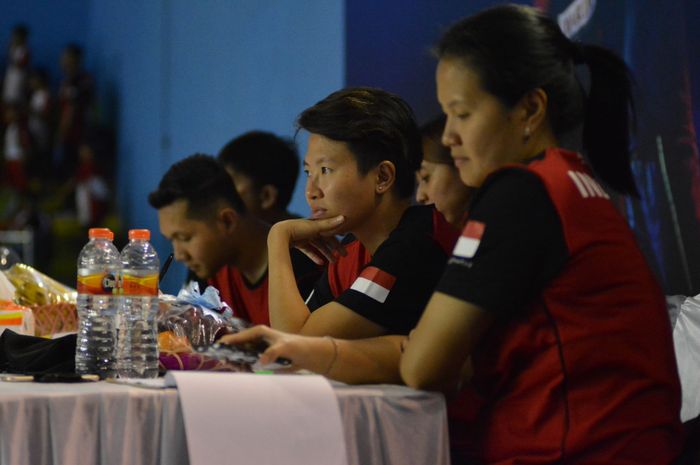 Liliyana Natsir selaku Tim Pencari Bakat saat memantau para peserta Tahap Screening Audisi Umum 2019 Solo Raya, di GOR. RM. Said, Minggu (27/10/2019).