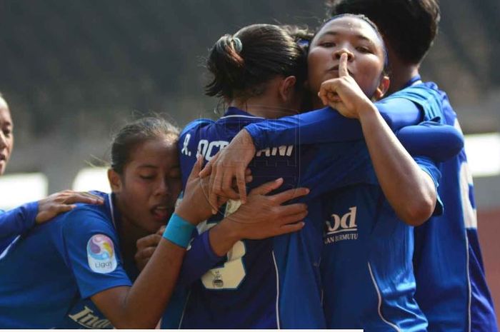 Tim Persib Putri merayakan gol ke gawang Persija Putri dalam lanjutan Liga 1 Putri 2019.