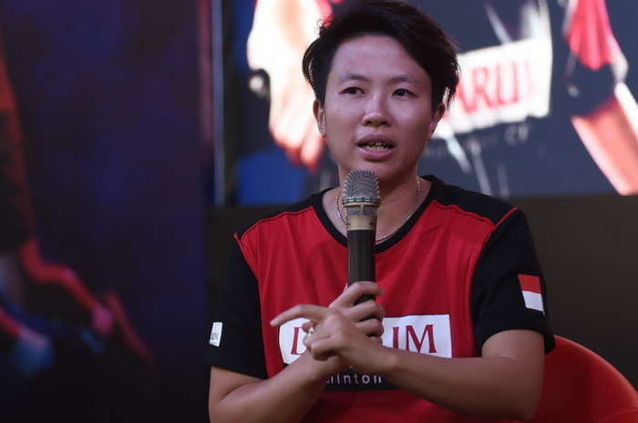 Liliyana Natsir saat berbagi pengalaman bulu tangkis kepada para peserta Audisi Umum dalam sesi Talkshow seusai rangkaian Audisi Umum 2019 edisi Solo Raya, di GOR. RM. Said, Minggu (27/10/2019).