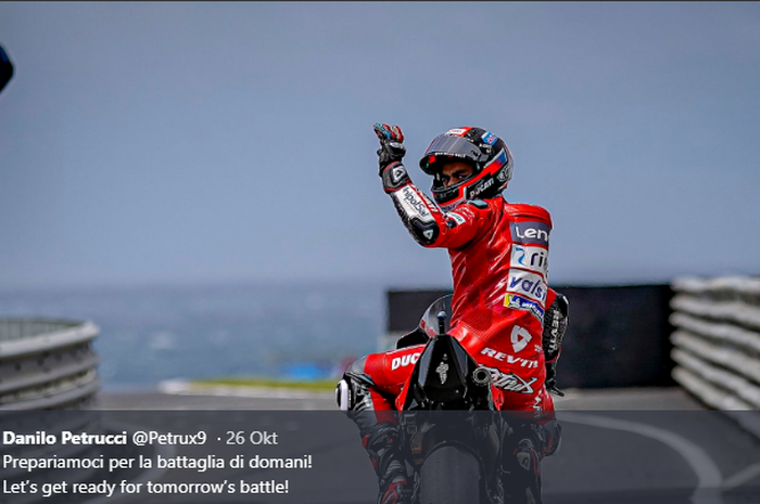 Pembalap Mission Winnow Ducati, Danilo Petrucci, melambaikan tangan sebelum melakoni rangkaian MotoGP Australia 2019 di Sirkuit Phillip Island.