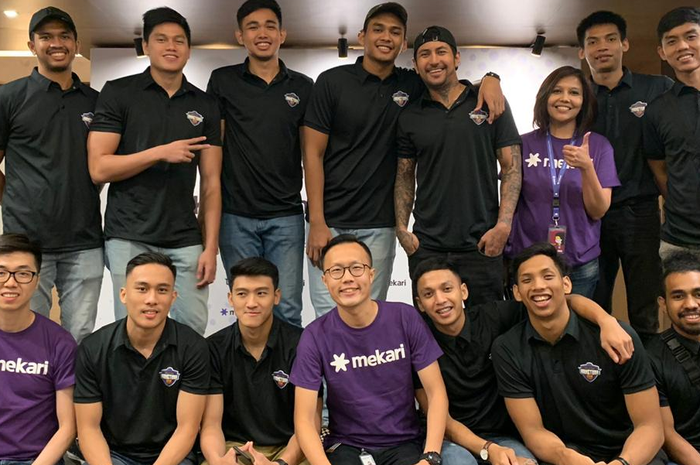 Tim peserta IBL 2019-2020, Amartha Hangtuah, menandatangani kerja sama sponsorship dengan Mekari di Jakarta, 28 Oktober 2019.