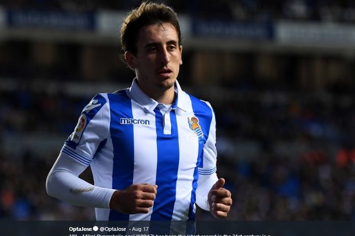 Penyerang sayap Real Sociedad, Mikel Oyarzabal.