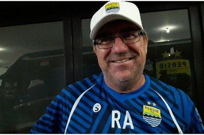 Pelatih Persib Bandung, Robert Alberts.