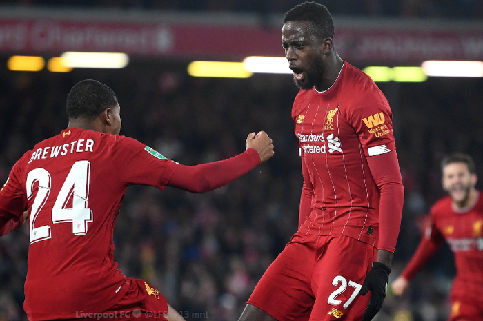 Divock Origi merayakan gol yang dicetaknya ke gawang Arsenal bersama Rhian Brewstar pada ajang Piala Liga Inggris, Kamis (31/10/2019) di Stadion Anfield.