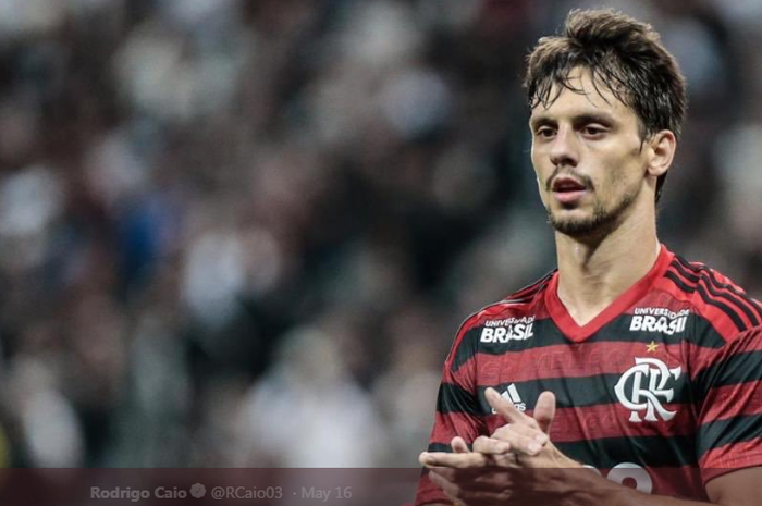 Bek andalan Flamengo, Rodrigo Caio.