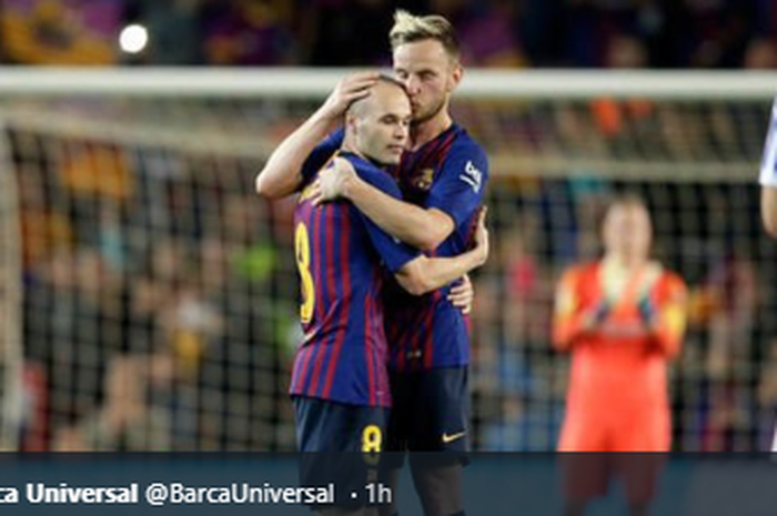 Andres Iniesta (Kiri) dan Ivan Rakitic (kanan) saat masih menjadi rekan satu tim di Barcelona.