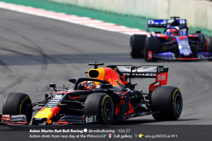 Pembalap Red Bull Racing, Max Verstappen, saat tampil dalam balapan F1 GP Meksiko di Autodromo Hermanos Rodriguez, 27 Oktober 2019.