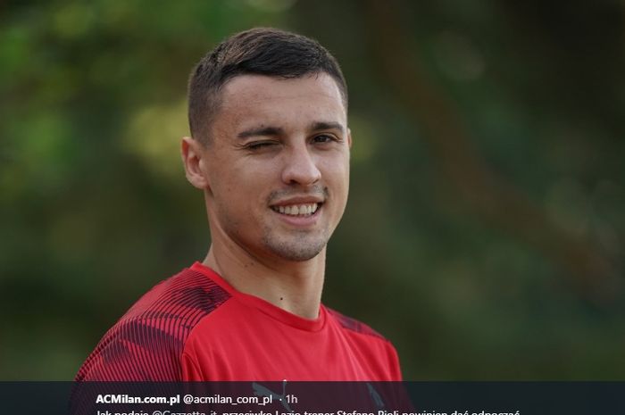 Gelandang anyar AC Milan asal Bosnia dan Herzegovina, Rade Krunic. 